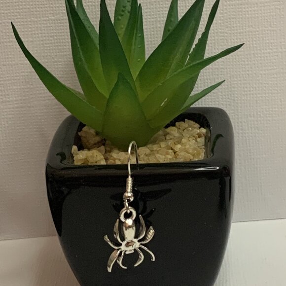 Spider Earring, Halloween Earring, Insect Earring, Arachnid Earring, Gift Idea - Picture 3 of 8